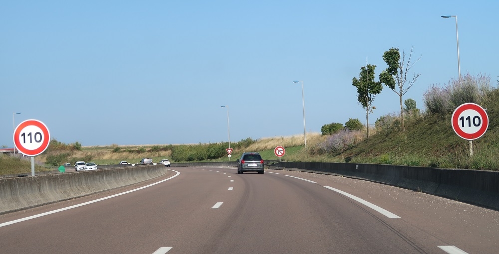 Limitation de vitesse sur route à accès réglementé