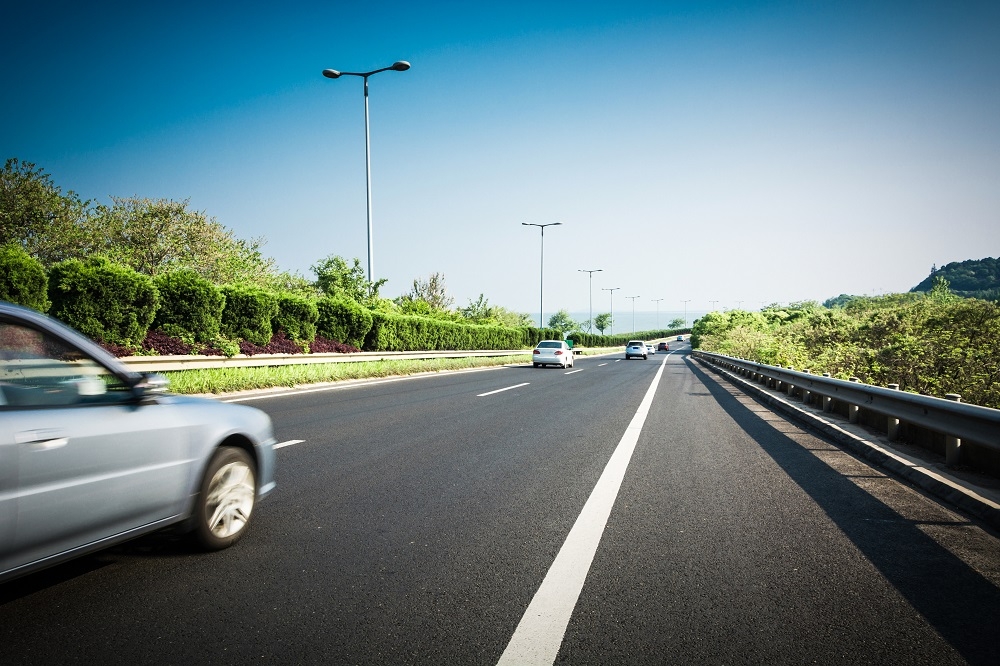 Véhicule sur la route