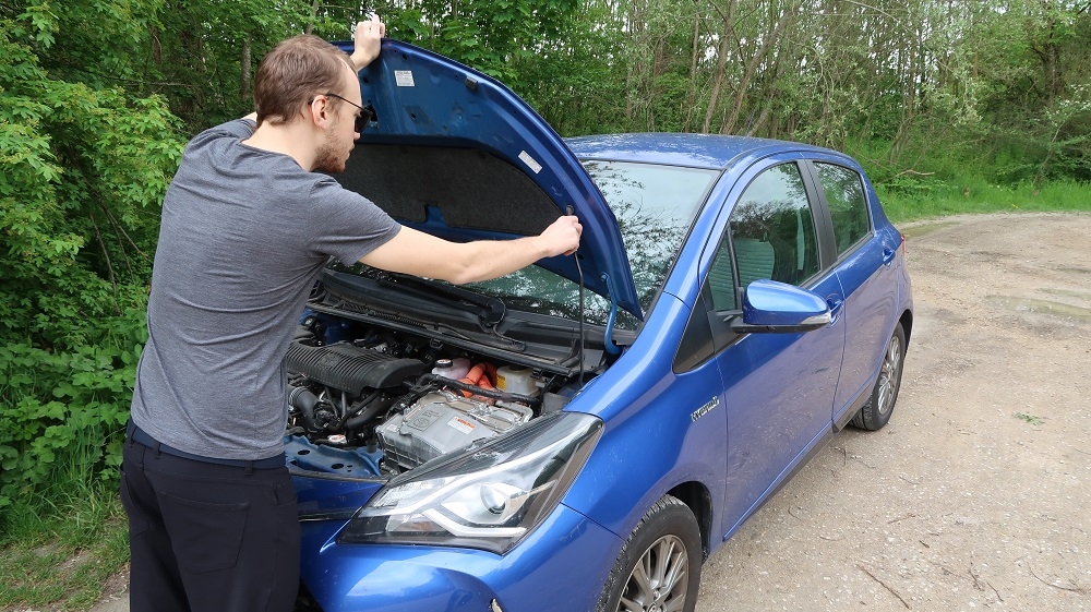 Contrôle des niveaux des liquides d’une voiture