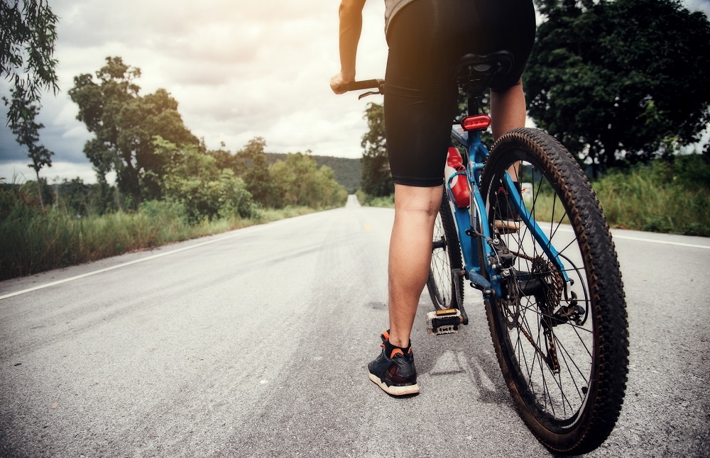 Cycliste sur la chaussée