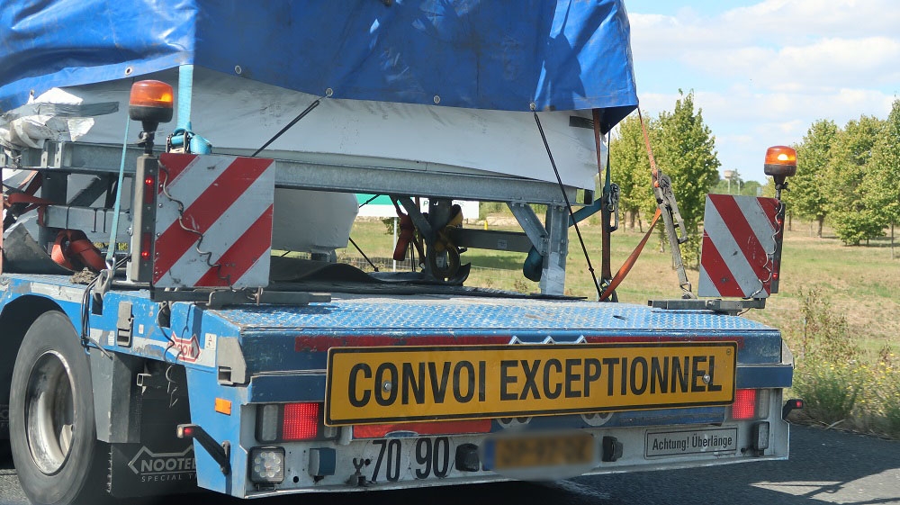 Convoi exceptionnel sur la route