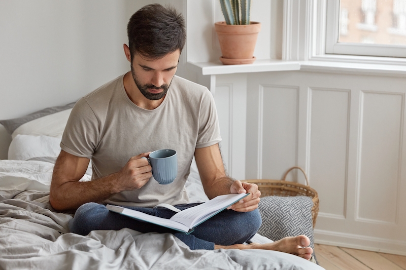 Révision avec un livre