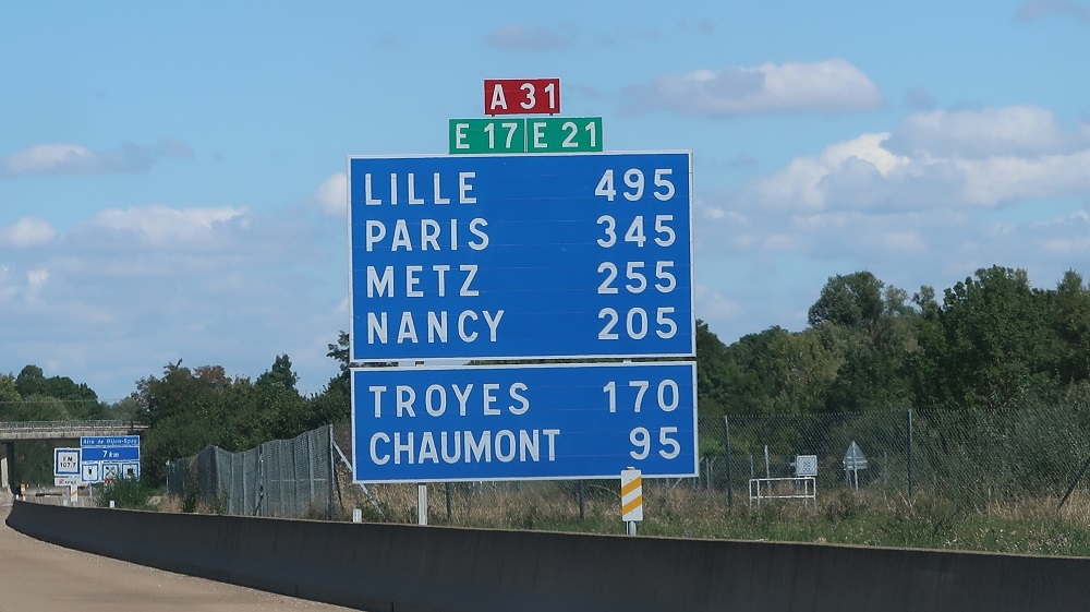 Panneau de direction de confirmation d’itinéraire sur autoroute