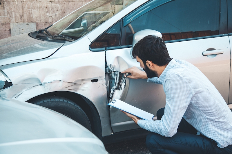 Quels sont les équipements de sécurité obligatoires en voiture ? - Blog  Avatacar