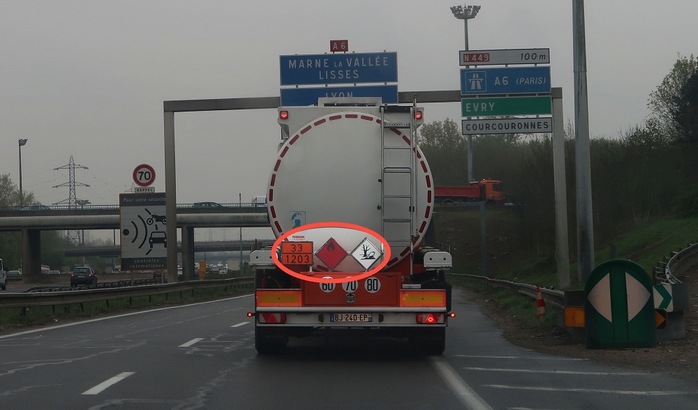 Etiquettes de danger transport de matières dangereuses poids lourd