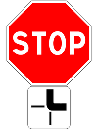 Panneau Stop dans une intersection complexe