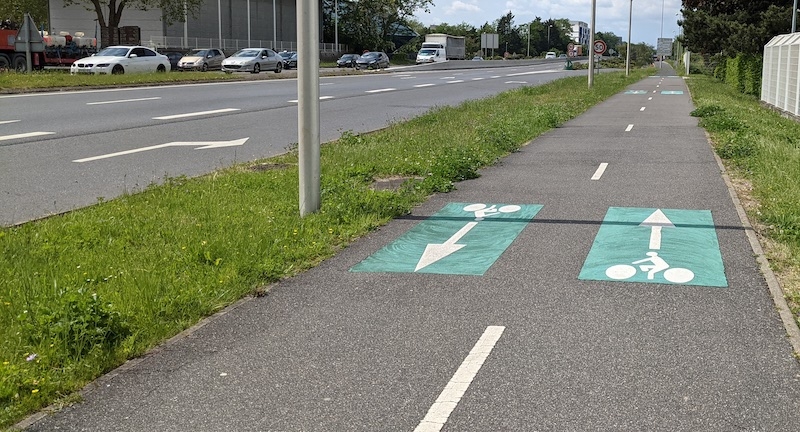 Piste cyclable à double sens de circulation