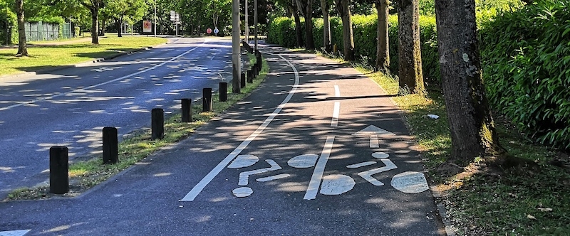 Piste cyclable à double sens de circulation