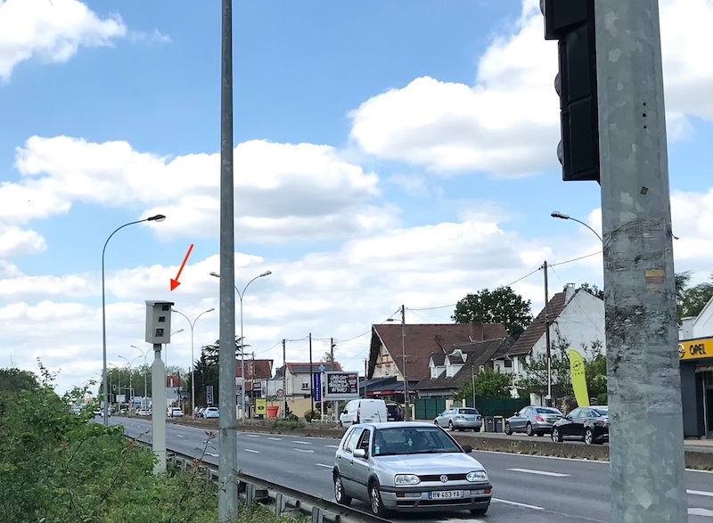 Photo d’un radar de feu rouge